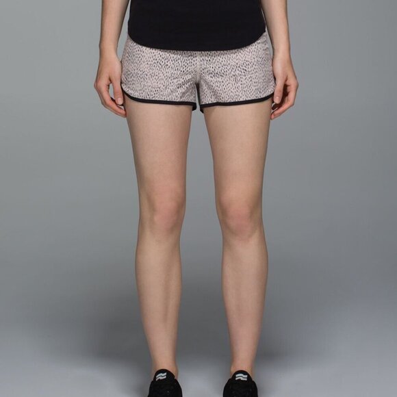 Lululemon Run: Speed Short *4-way Stretch Dottie Dash Grain Black 28764 - Picture 3 of 14